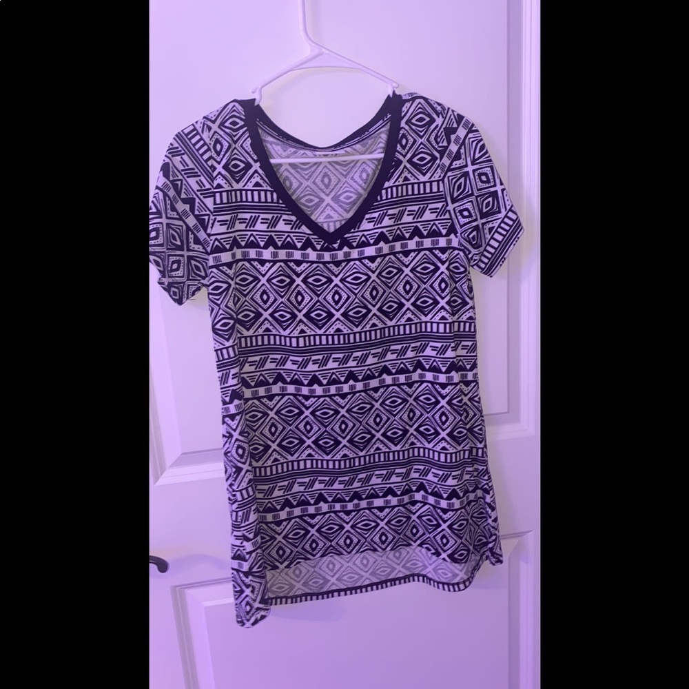 LuLaRoe pattern tee